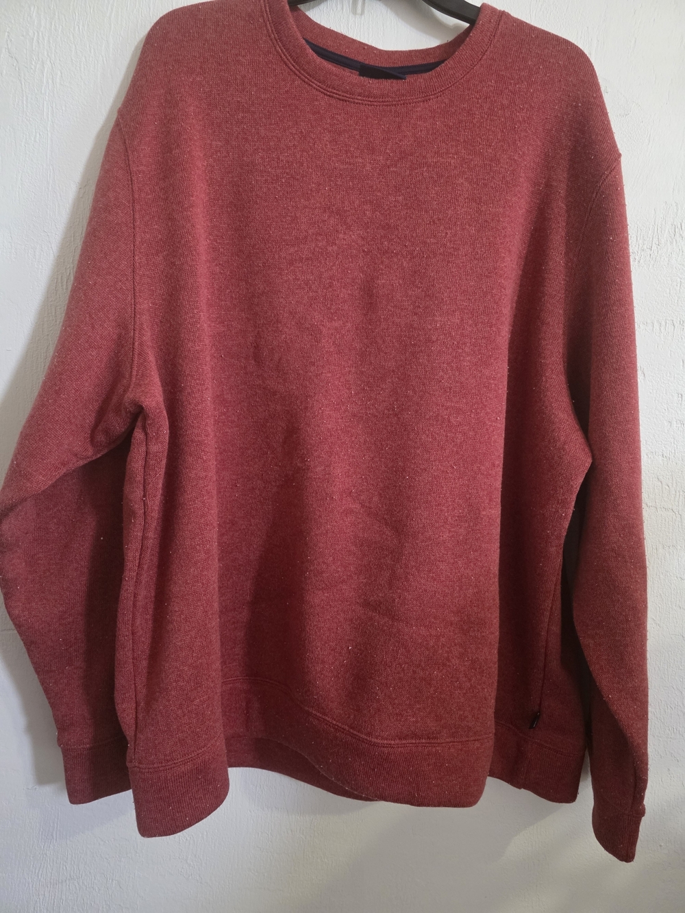 crown & ivy Men's Crewneck Sweater in Heather Burgundy